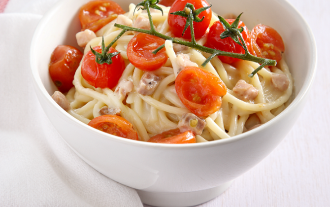 Recept Spaghetti met carbonarasaus en cherrytomaatjes Grand'Italia